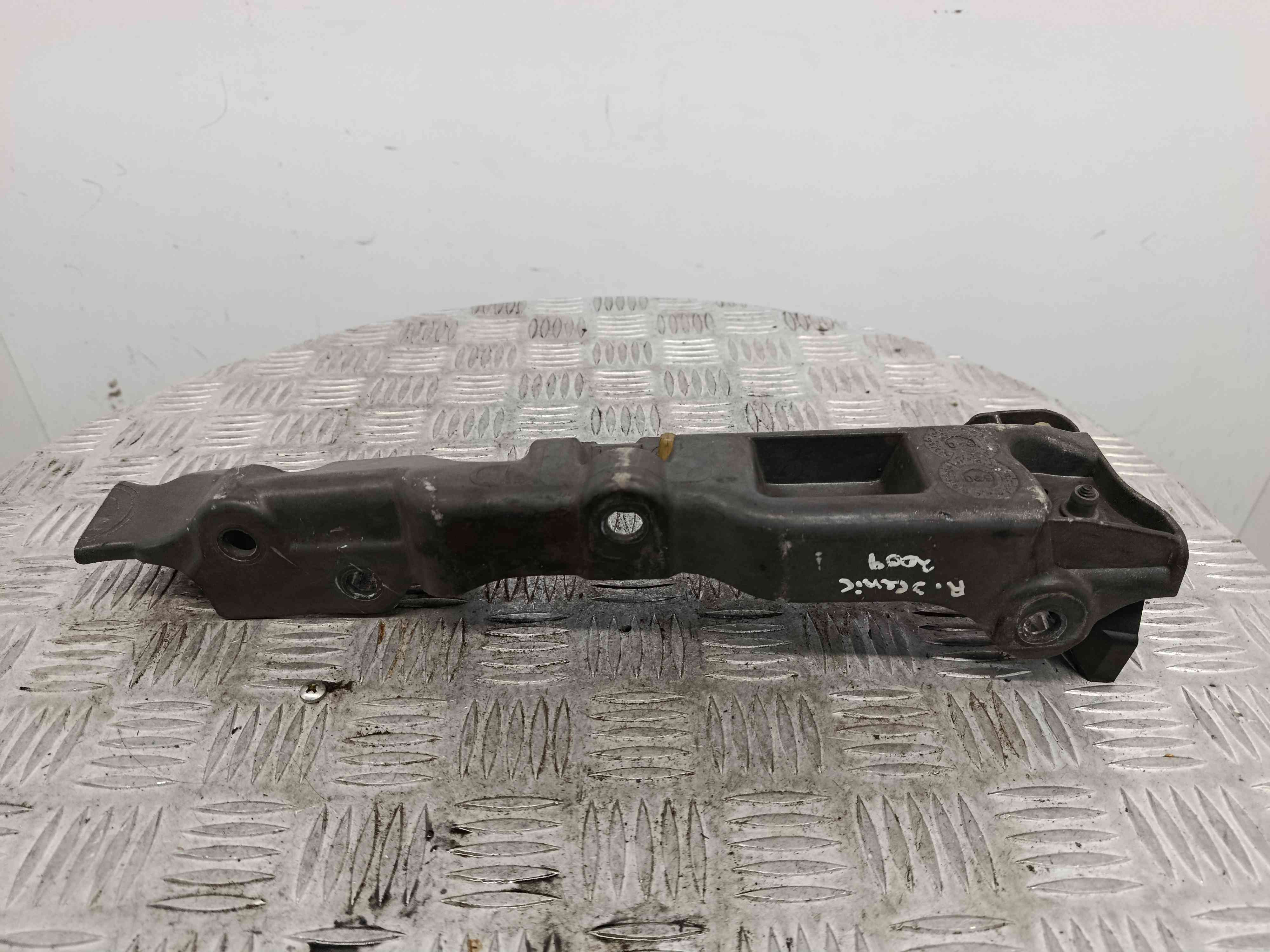 Suporte do Para Choques 631220010R - RENAULT SCÉNIC III (JZ0/1_)-38478152