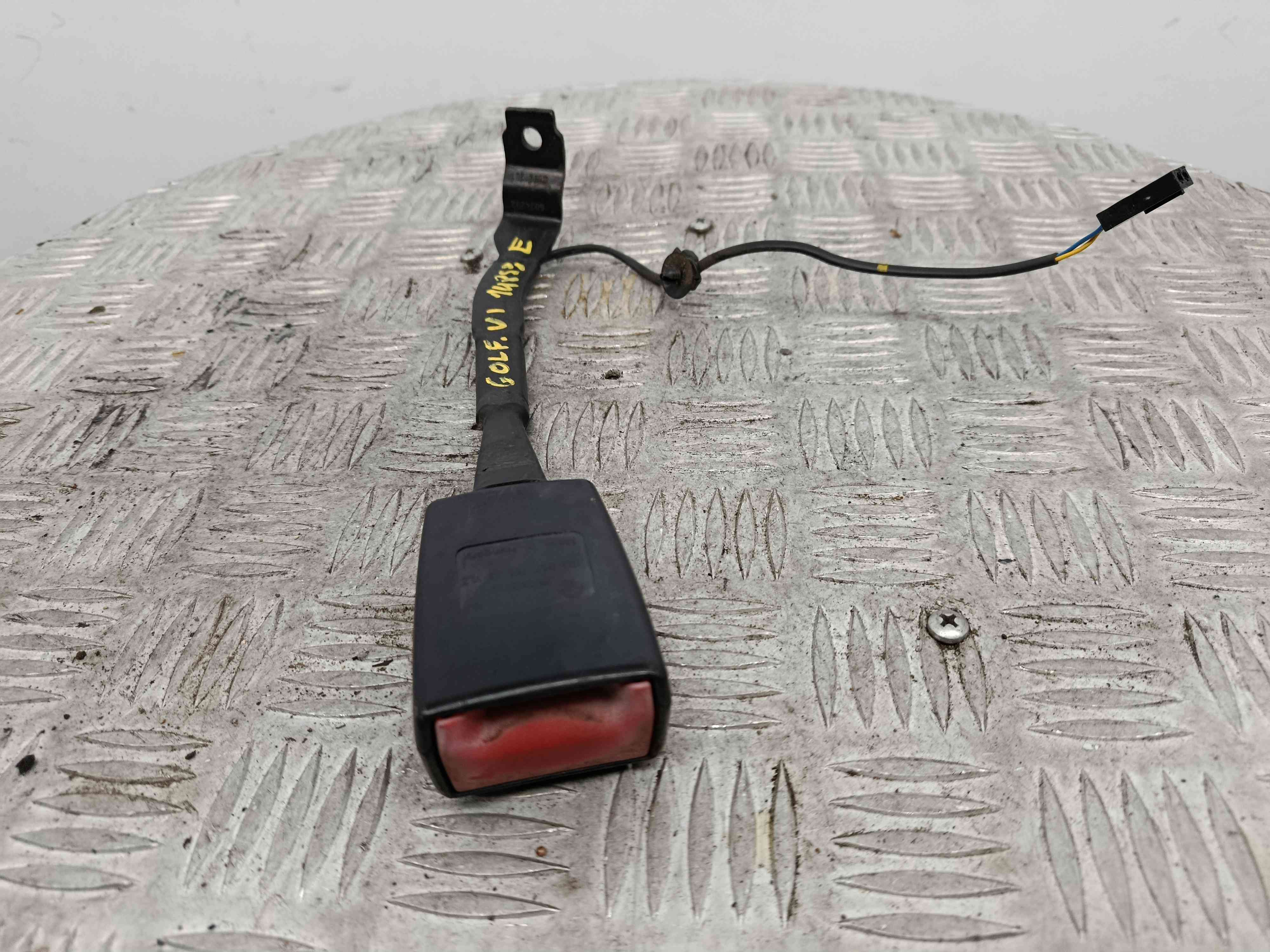 Fixação / Encaixe de Cinto Frente Esquerdo 1K3857755AG - VW GOLF VI (5K1)-38489104 Fixação / Encaixe de Cinto Frente Esquerdo 1K3857755AG - VW GOLF VI (5K1)-38489104