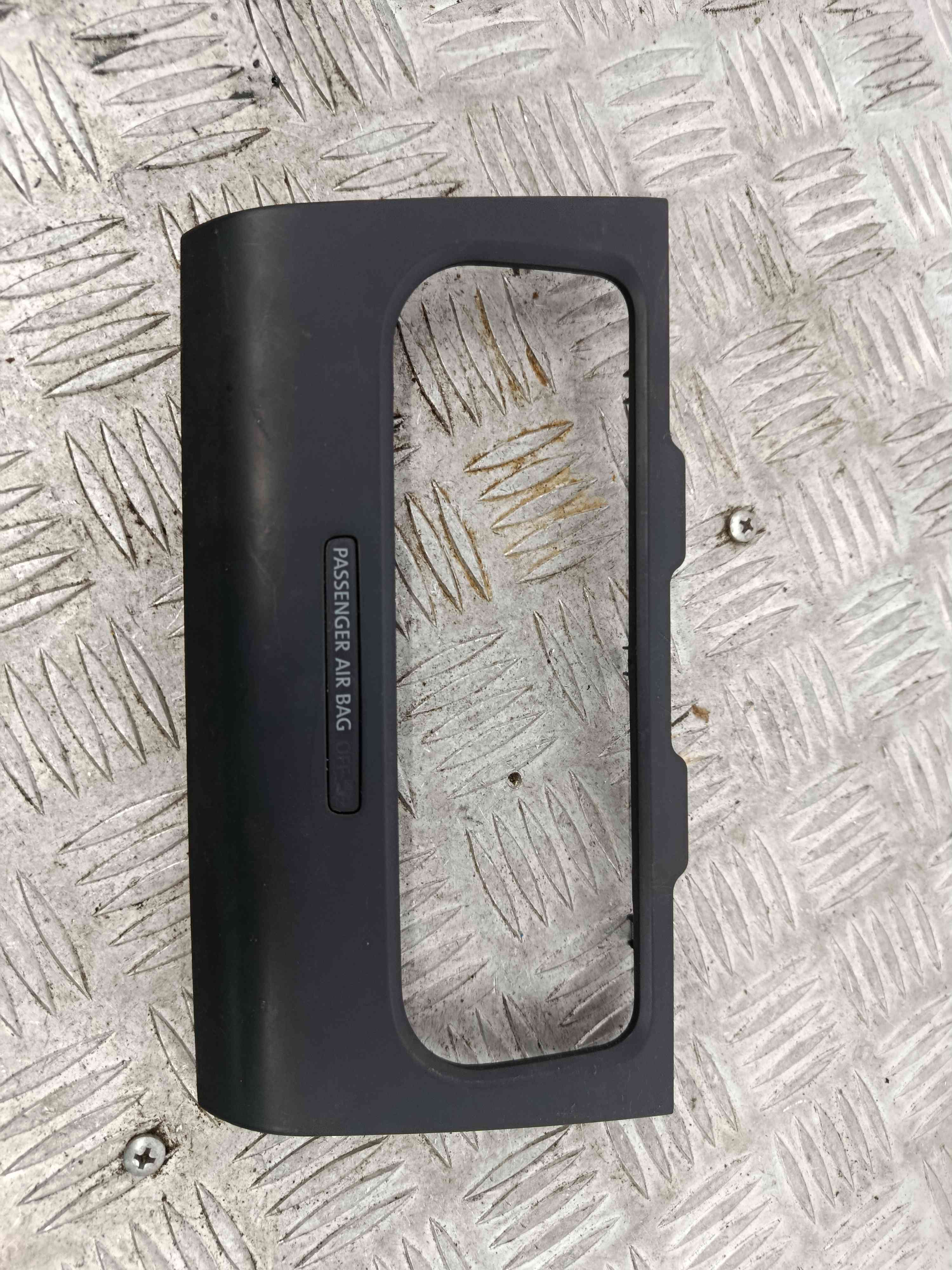 Aro Consola Central 5K0858071M - VW GOLF VI (5K1)-38489143 Aro Consola Central 5K0858071M - VW GOLF VI (5K1)-38489143