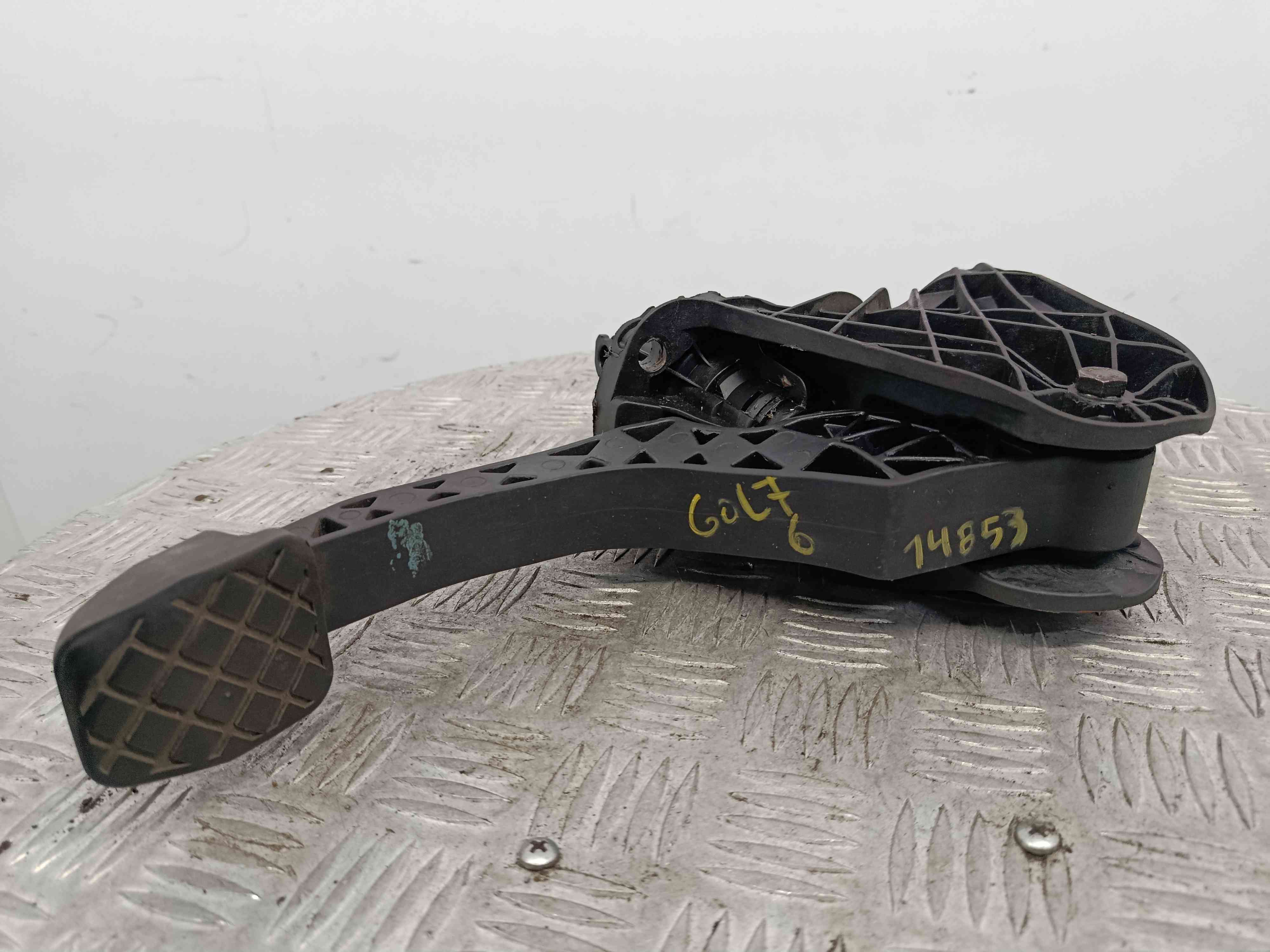 Pedal de Embraiagem 1K1721059EF - VW GOLF VI (5K1)-38489196