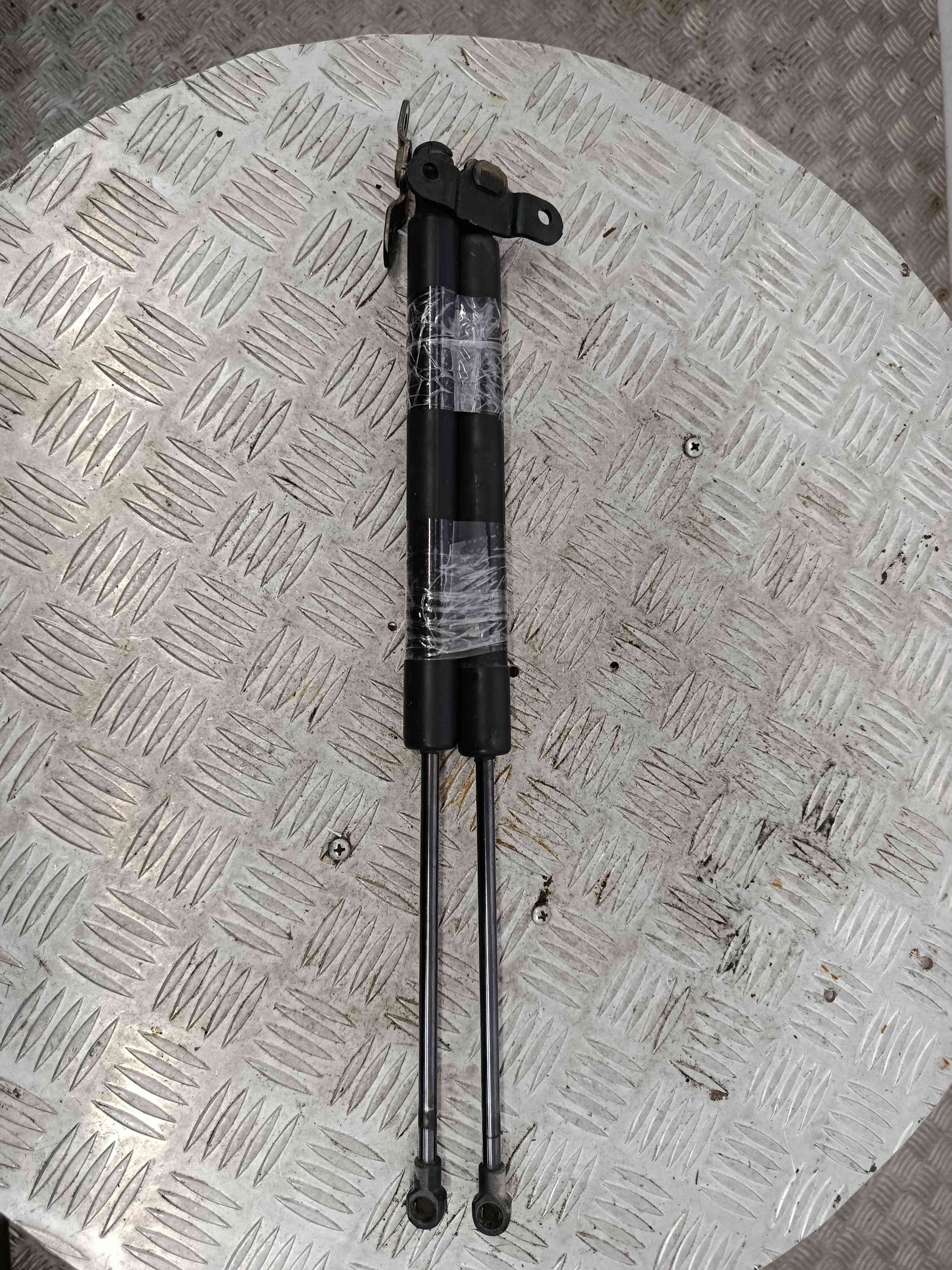 Amortecedor da Mala 5K6827550B - VW GOLF VI (5K1)-38489230