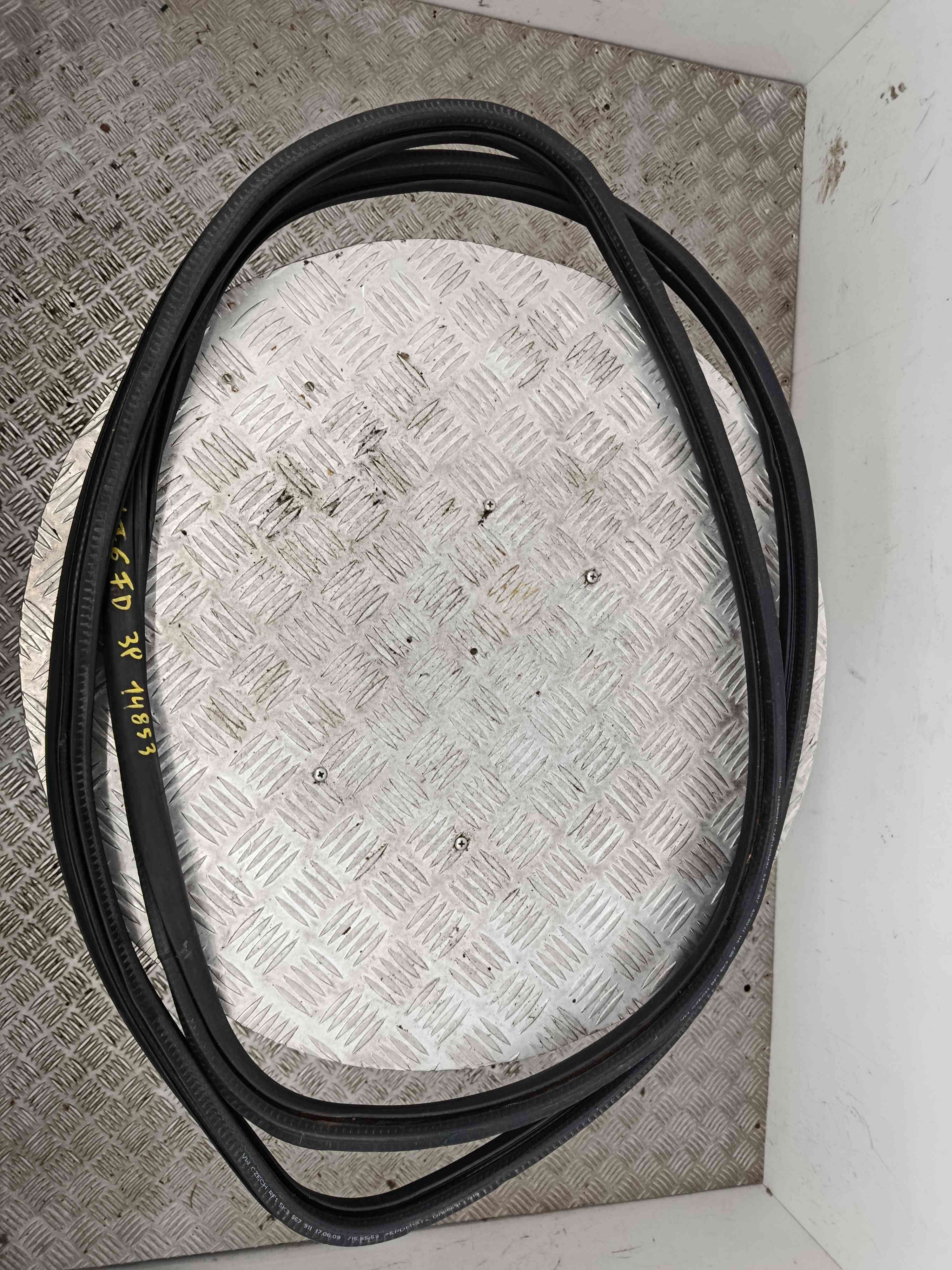 -Borracha Porta Direita 5K3867911 - VW GOLF VI (5K1)-38493197