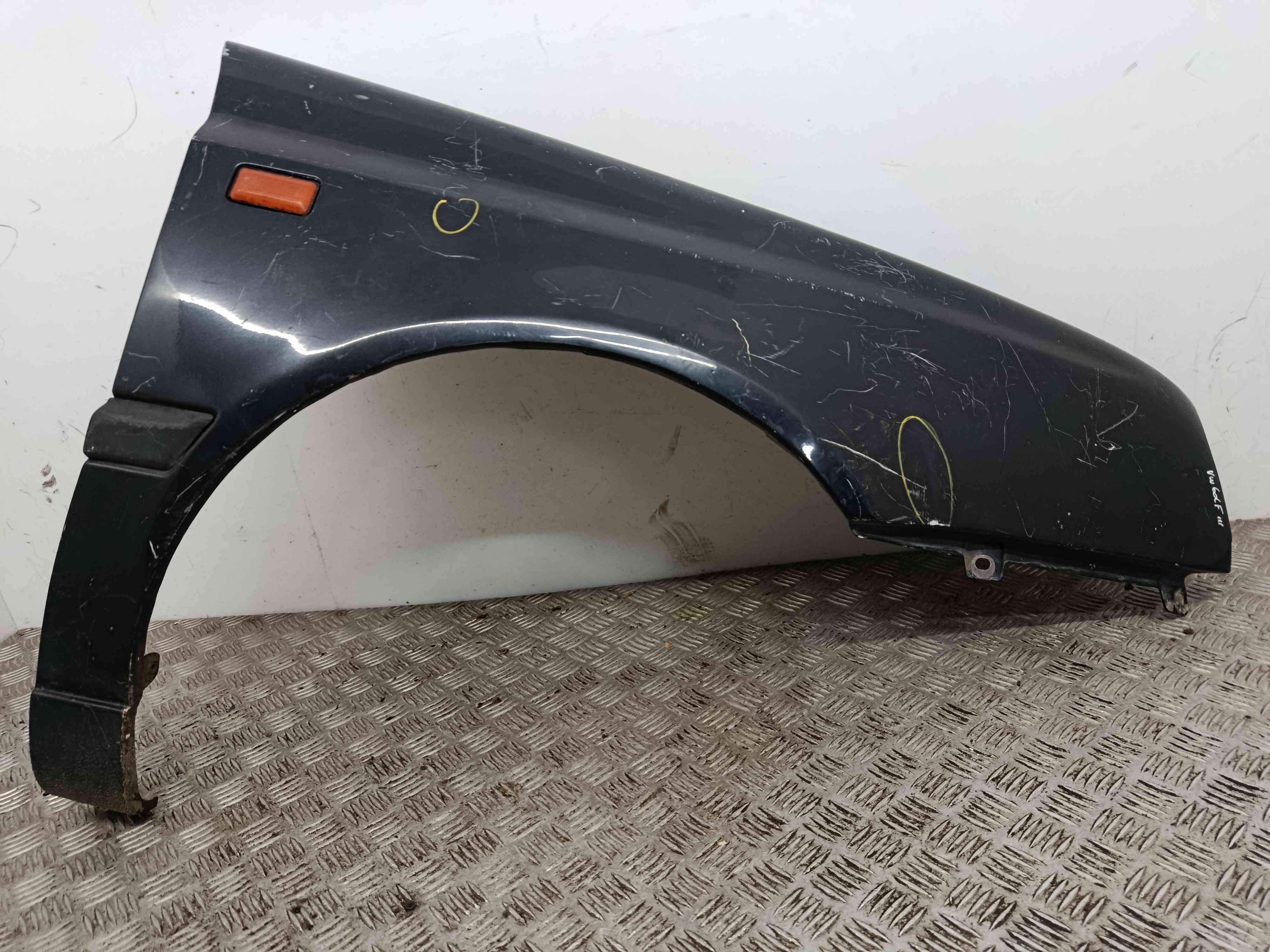 Guarda-lamas Direito 1H0821106 - VW GOLF III (1H1), GOLF Mk III (1H1)-38660907