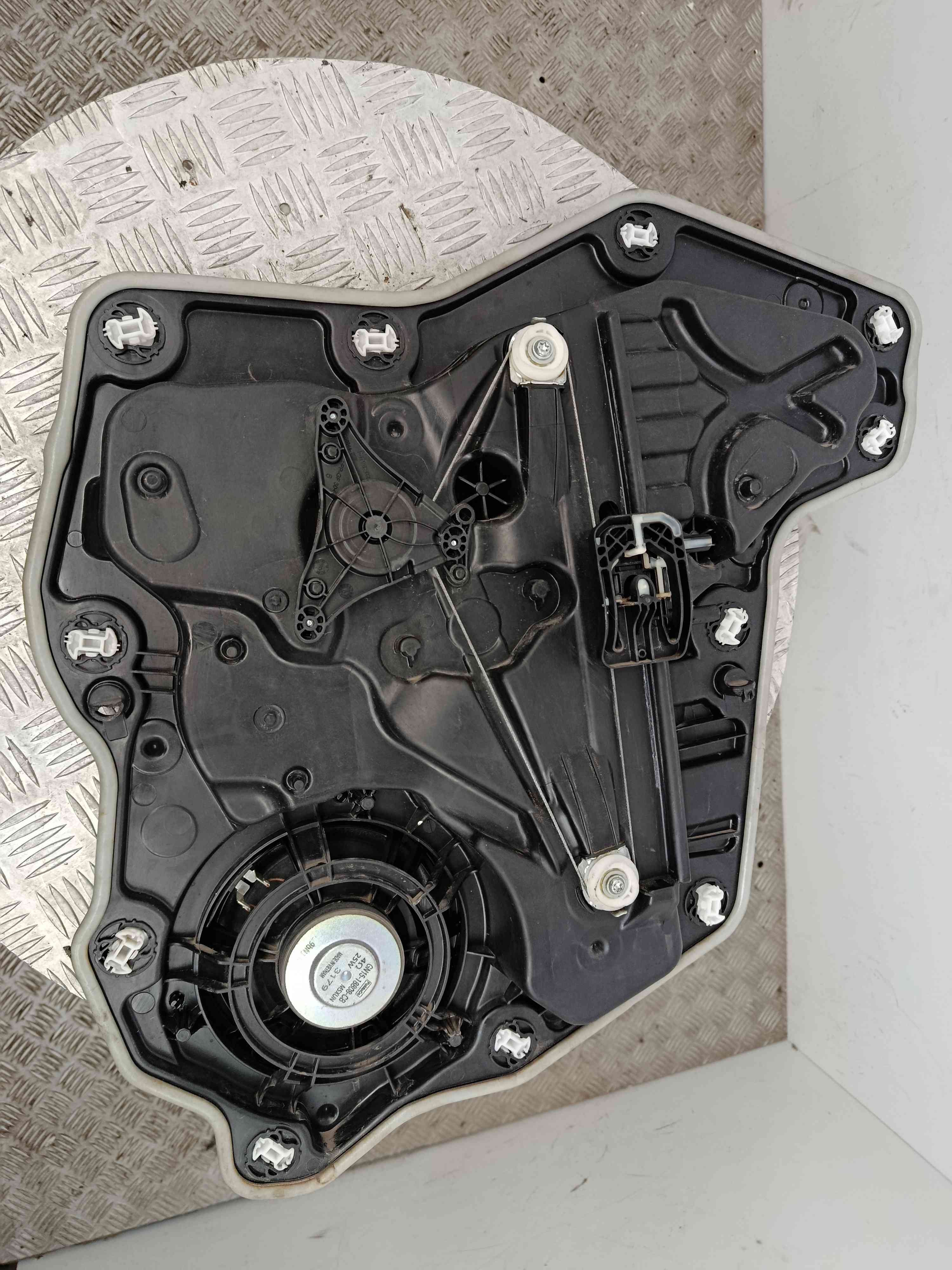 Elevador Vidros Trás Direito L1BB-A27001-CB - FORD FIESTA VII (HJ, HF)-40673413