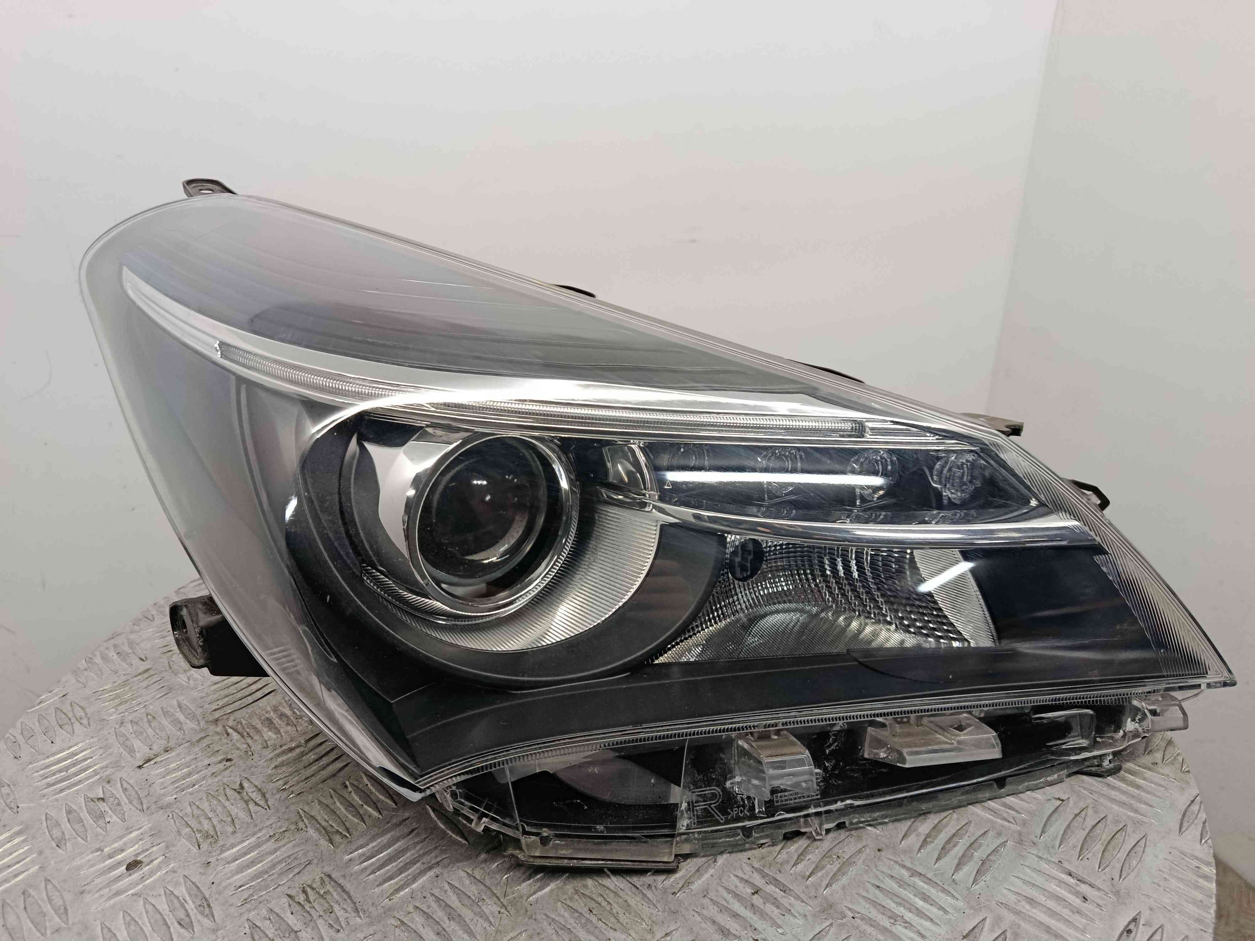 Ótica / Farol Direito 0D165-744NA - TOYOTA YARIS (_P15_)-40731871