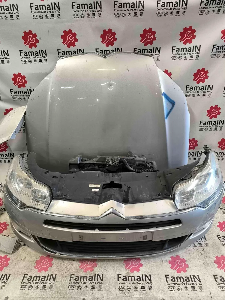 Face avant complète