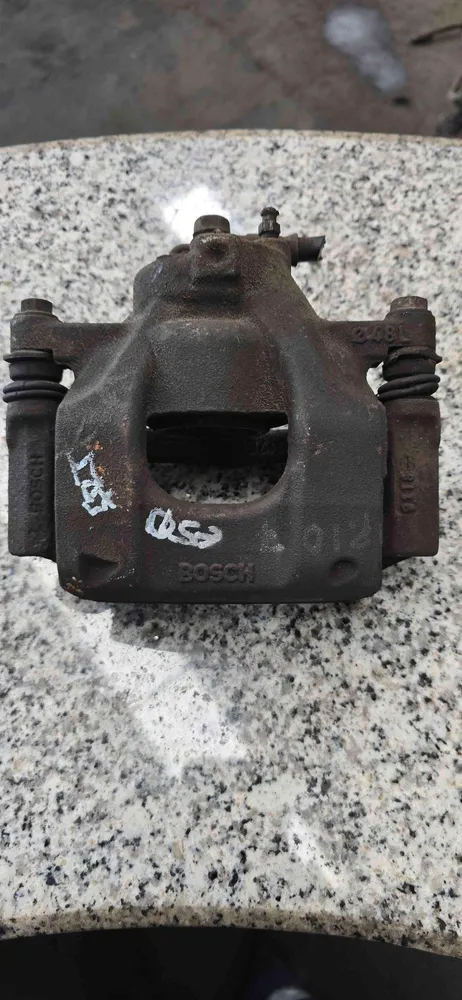 Links front Brake Caliper