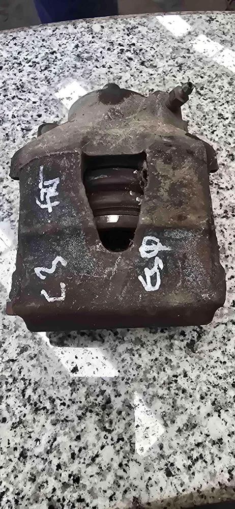 Pinça Travão / Maxila de Travão Frente Esquerda