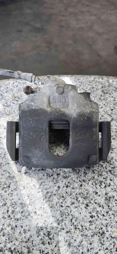 Étrier de frein avant Droite