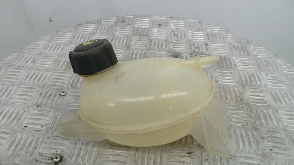 Coolant reservoir
