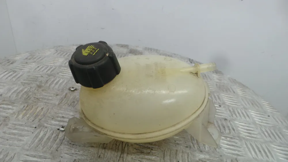 Coolant reservoir