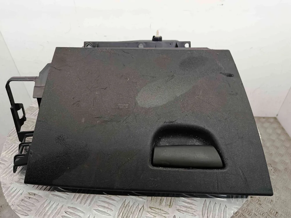 Glove Box / Compartment