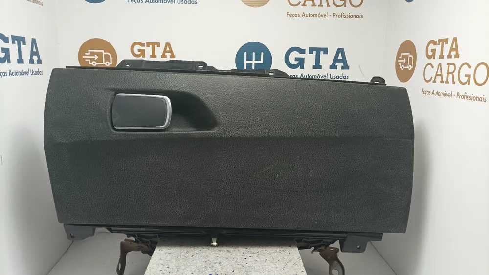 Glove Box / Compartment