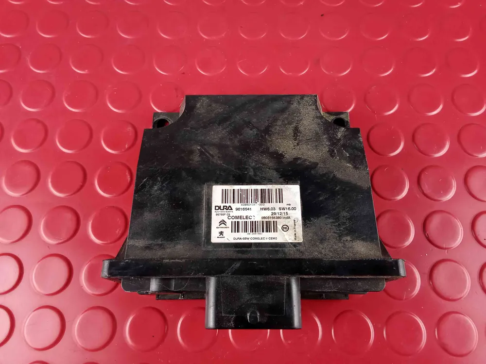 Gearbox control unit / Gearbox ECU