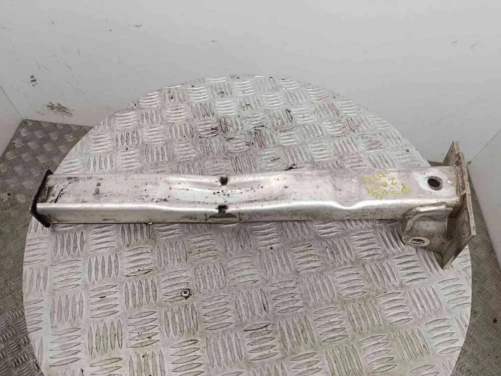 Soporte de barra transversal delantera derecha