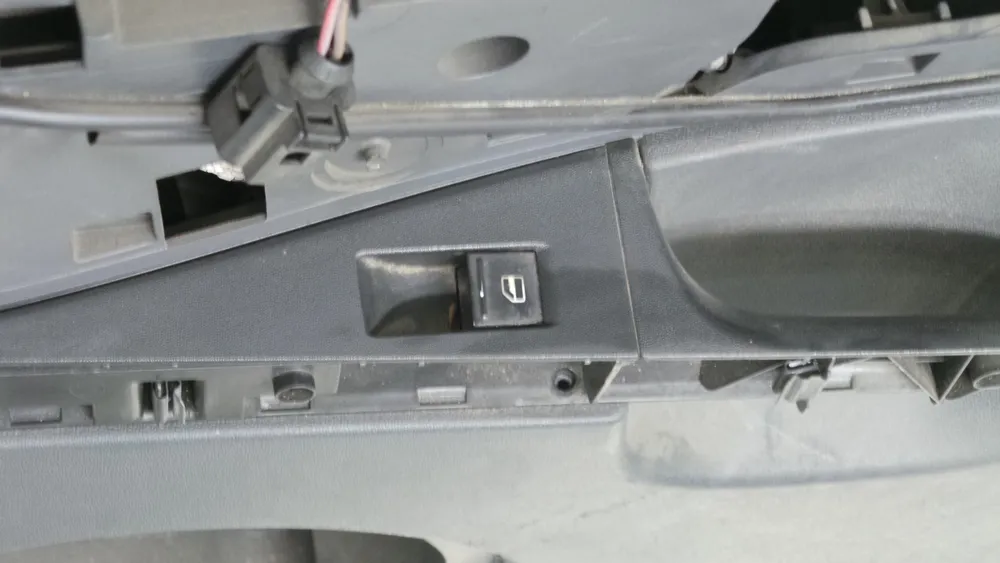 Right Rear window control