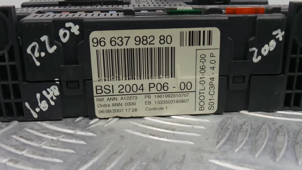 Fuse box / SAM / BSI