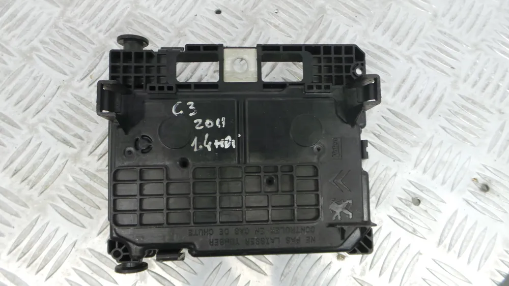 Fuse box / SAM / BSI