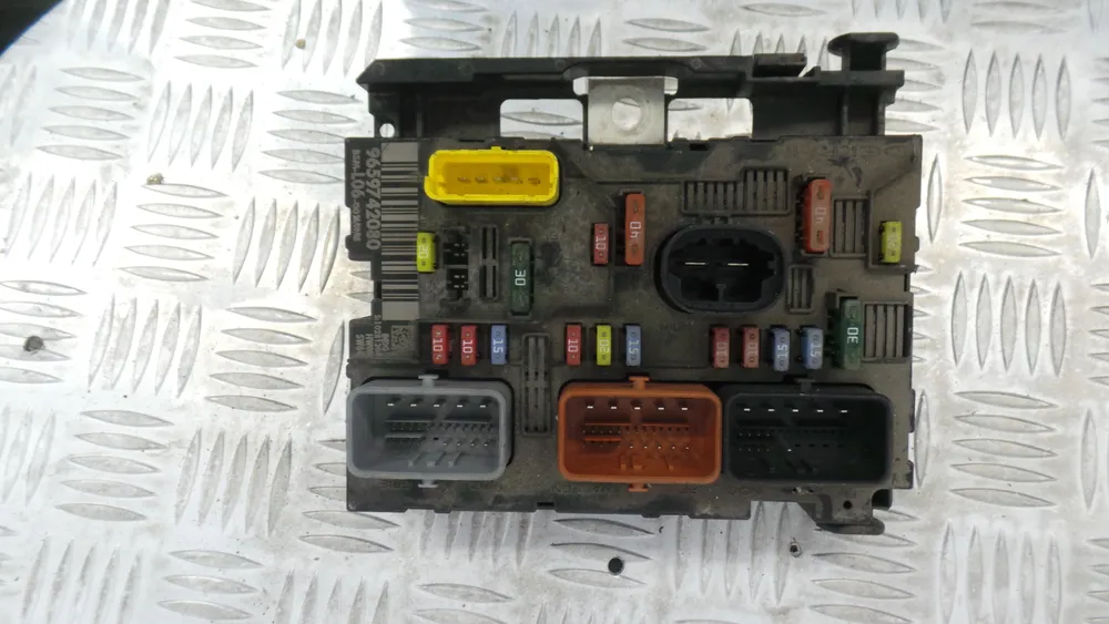 Fuse box / SAM / BSI