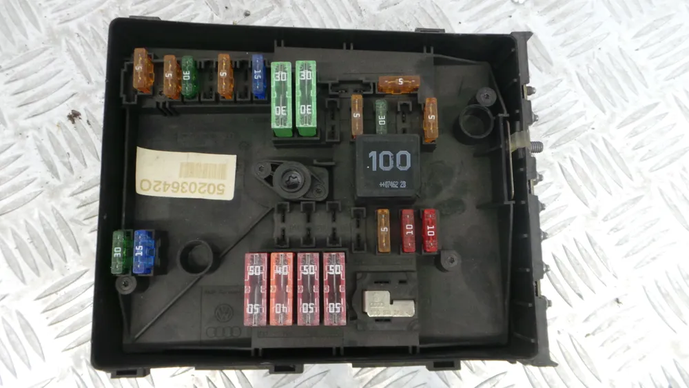 Fuse box / SAM / BSI