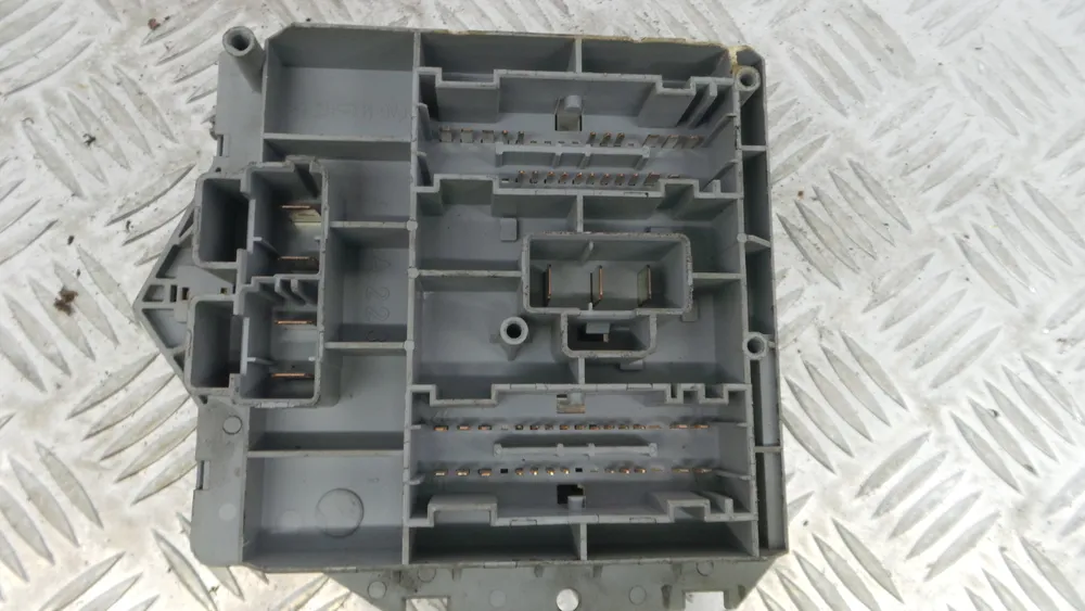 Fuse box / SAM / BSI