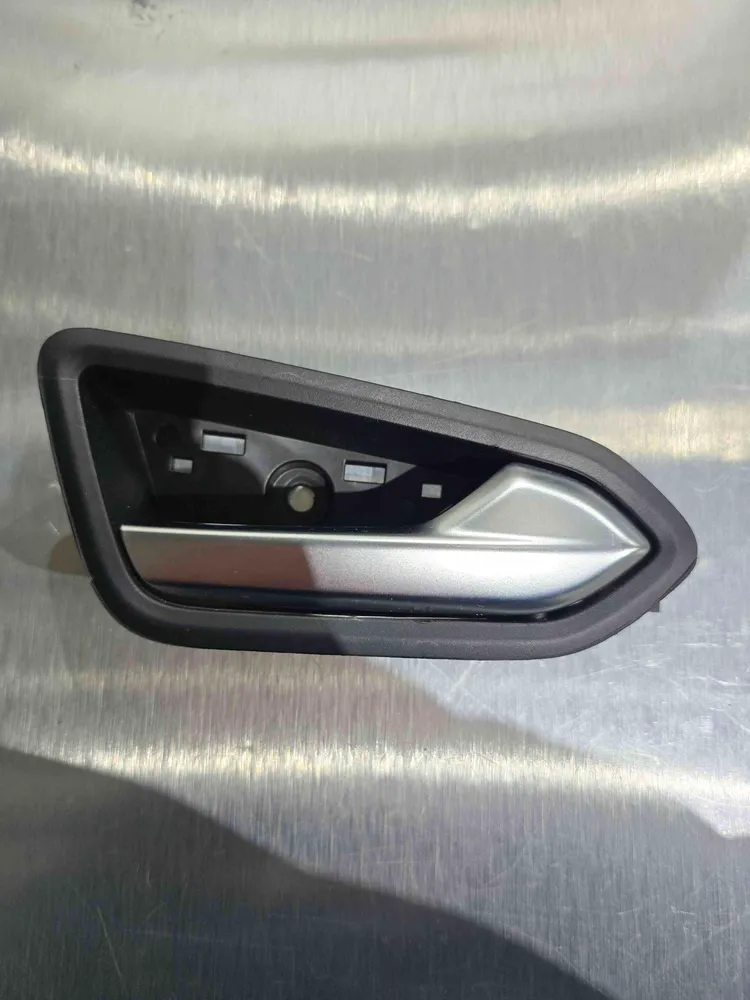 Right front interior door handle