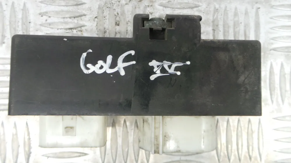 Relé