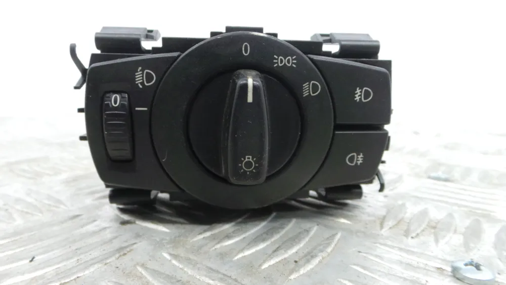 Light control stalk