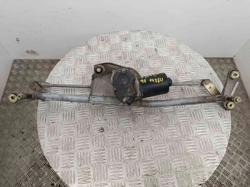 Essuie-glace moteur avant