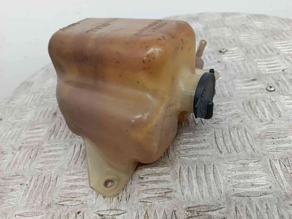 Coolant reservoir