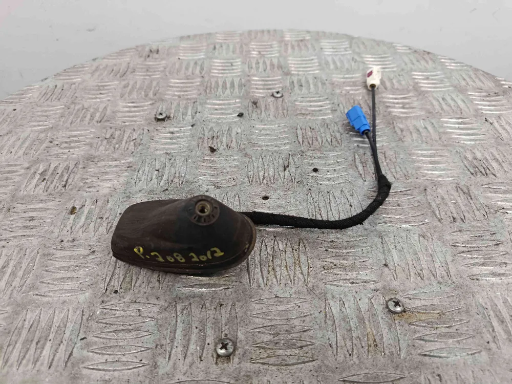 Antenna base