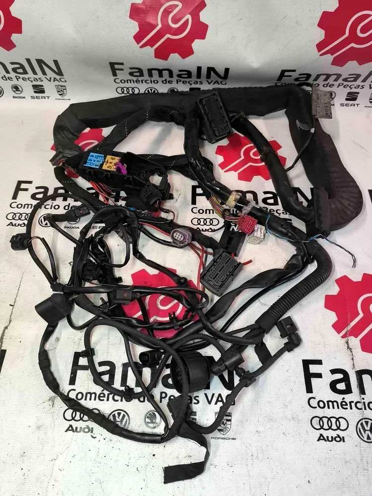 Engine electrical installation / engine wiring