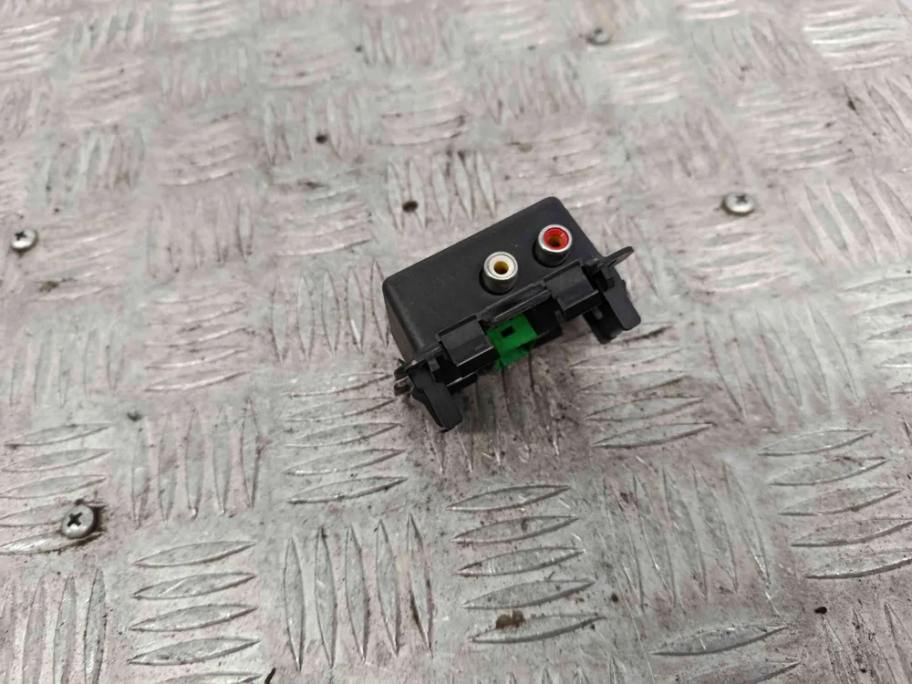 USB / AUX / iPod Socket Connector