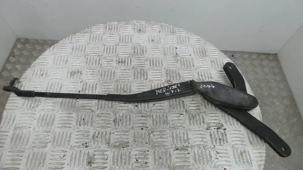 Braço Direito Limpa Para brisas