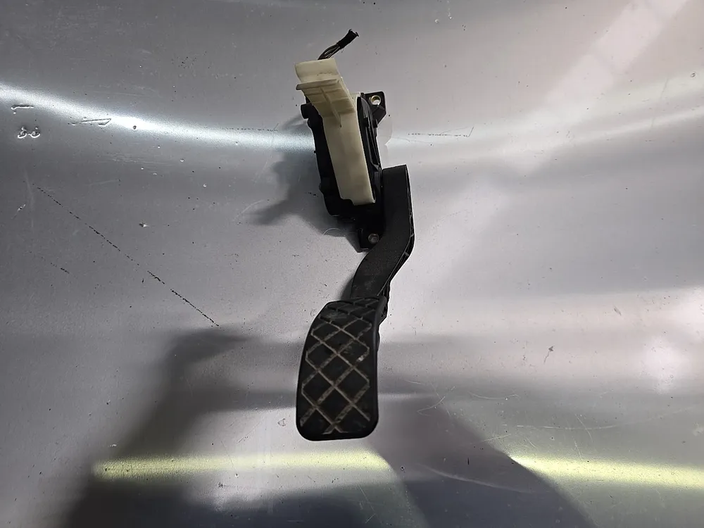 PEDAL DE ACELARADOR