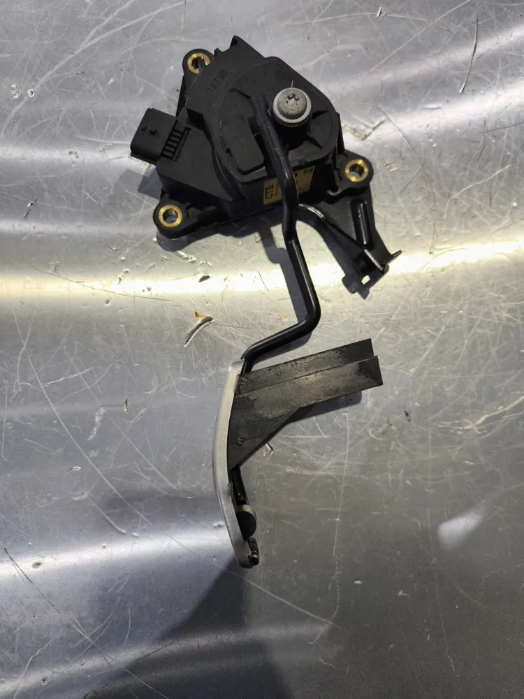 PEDAL DE ACELARADOR
