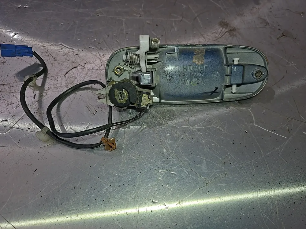 Puxador de Porta Frente Esquerda