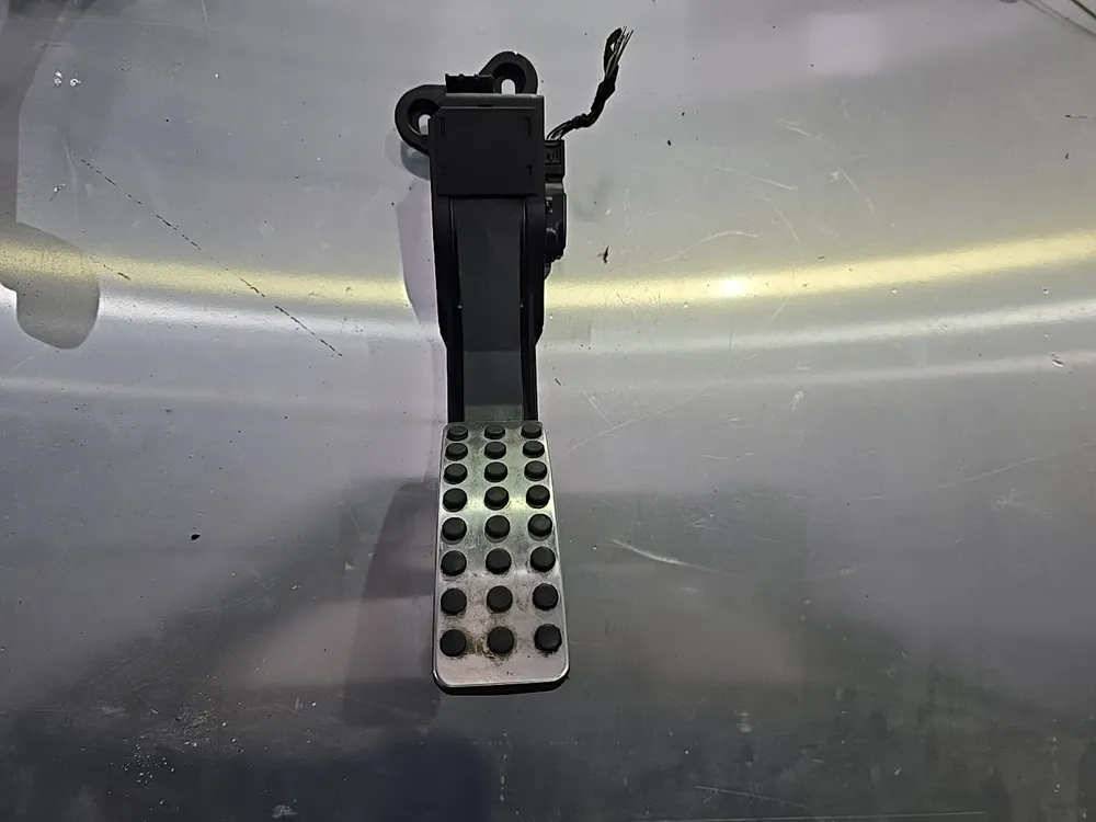 PEDAL DE ACELARADOR