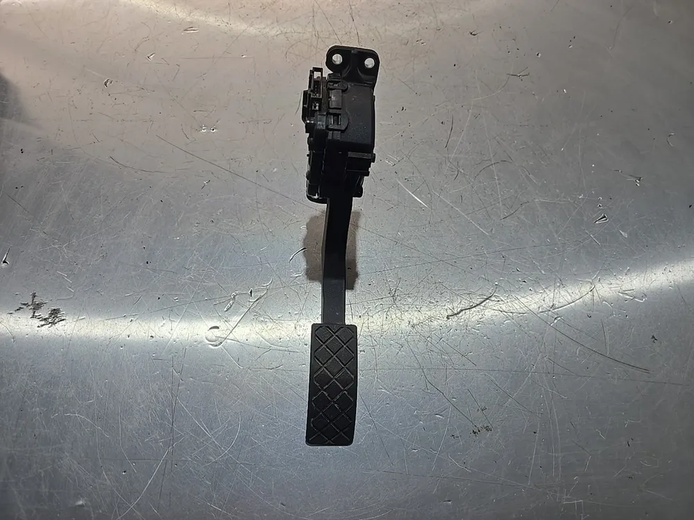 PEDAL DE ACELARADOR