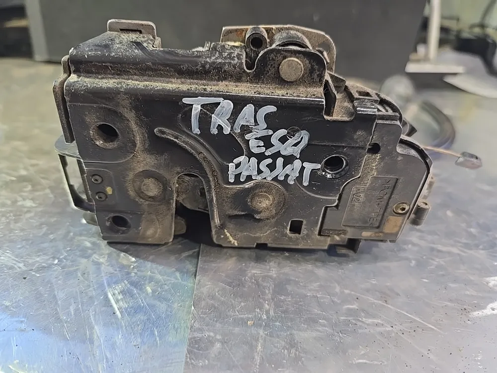 Fecho da Porta Trás Esq