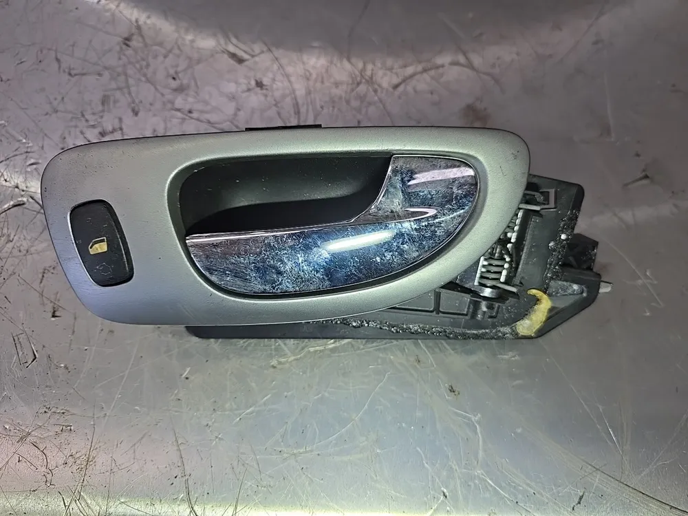 PUXADOR PORTA INTERIOR TRÁS DTO