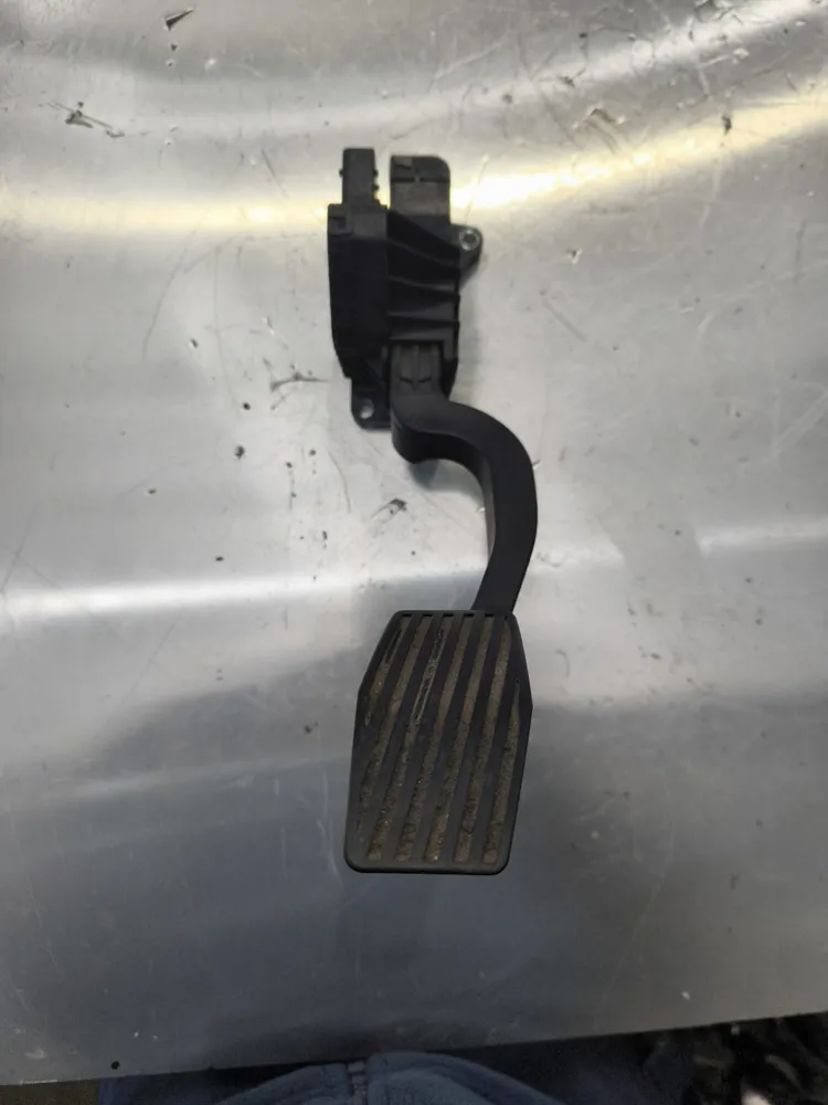 PEDAL DE ACELARADOR