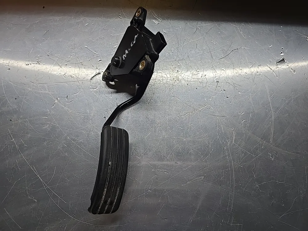 PEDAL DE ACELARADOR