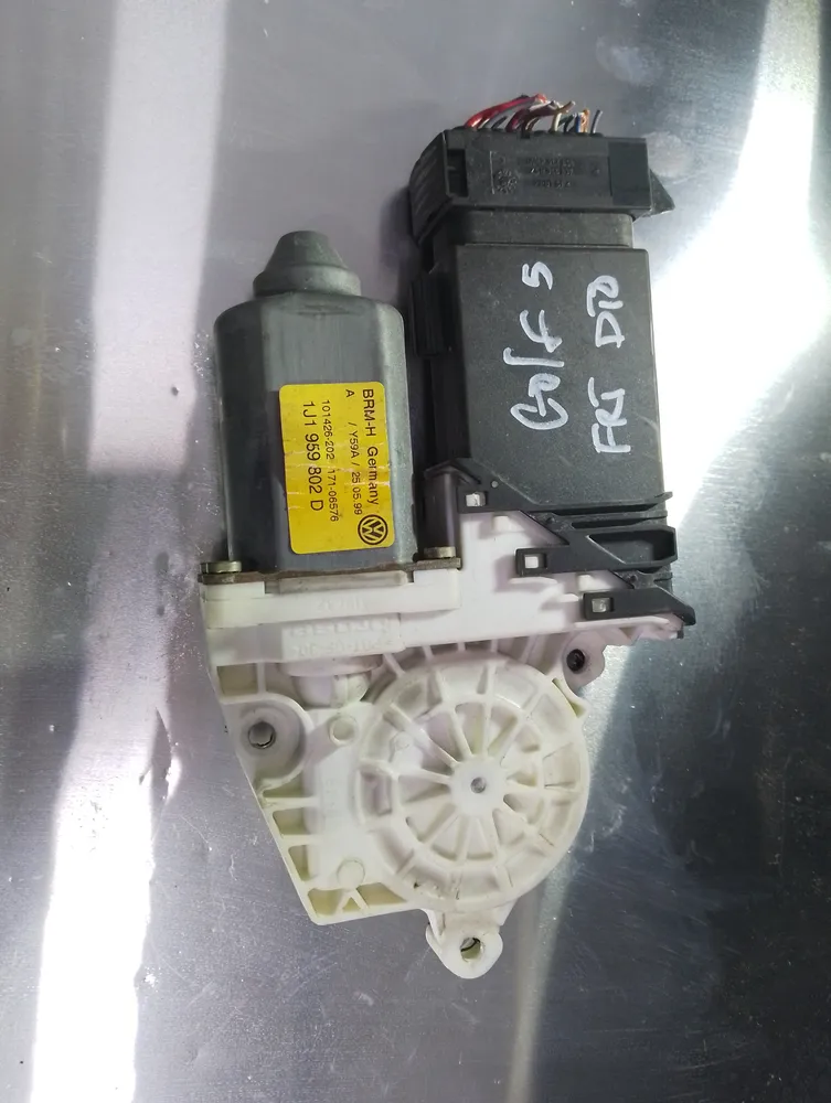 MOTOR DO ELEVADOR VIDRO FRT DTO