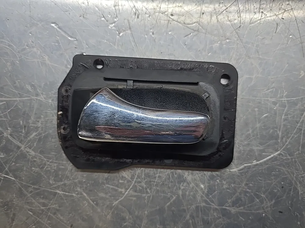 PUXADOR PORTA INTERIOR FRT ESQ