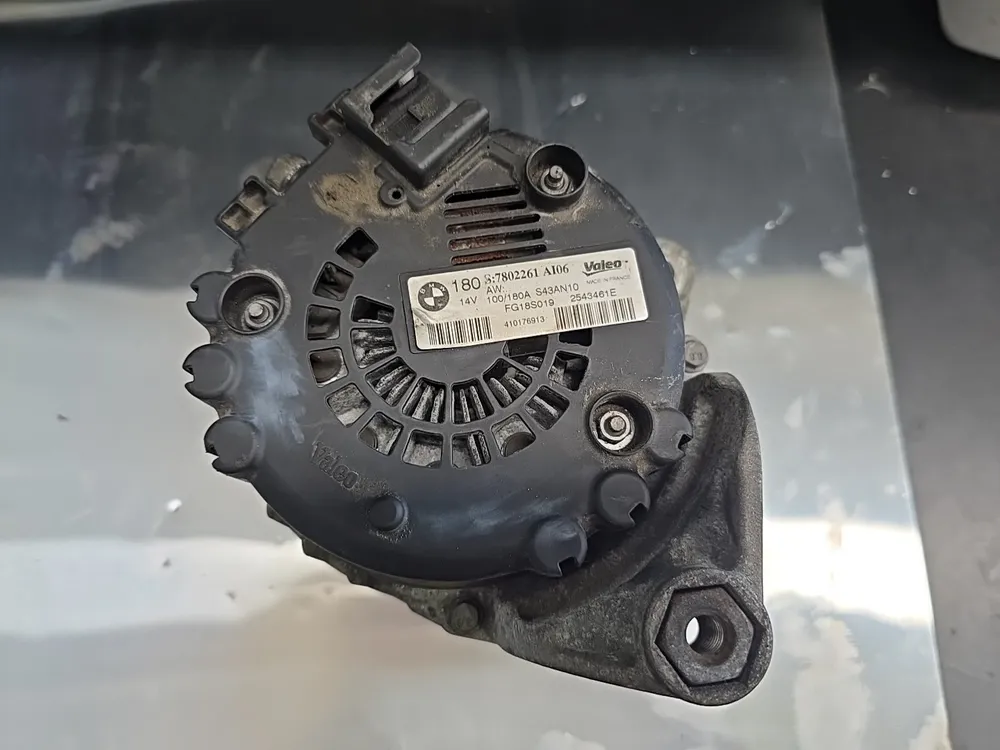 Alternador