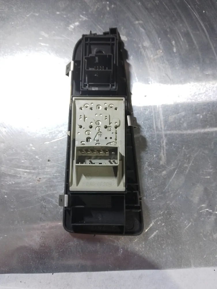 CONSOLA C/BOTÕES DOS VIDROS ELÉTRICOS