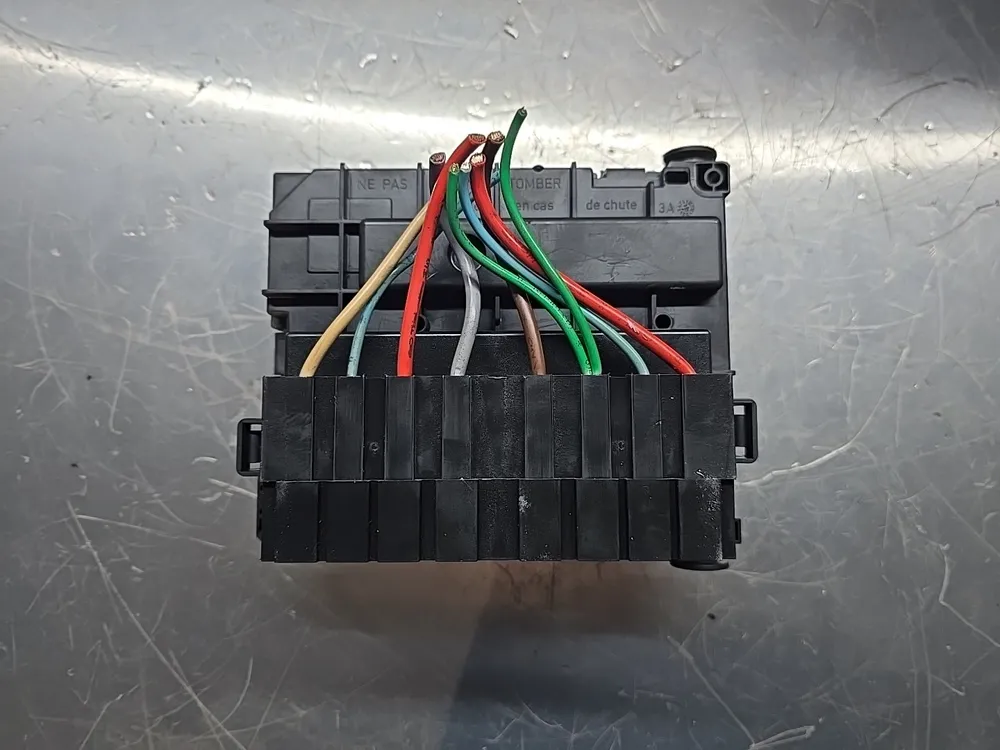 CAIXA DE FUSIVEIS DO COMPARTIMENTO DO MOTOR - CITROË C4 I