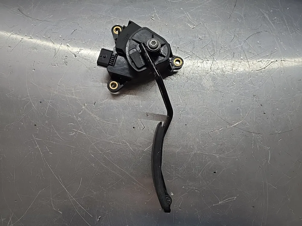 PEDAL DE ACELARADOR