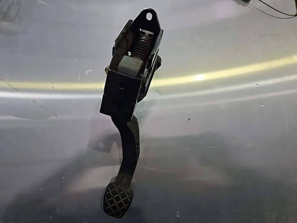 PEDAL DE EMBRAIAGEM